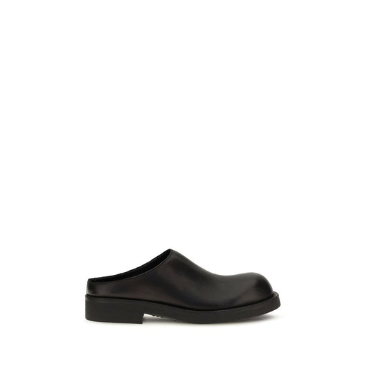 Mules Flat Shoes by MM6 for women in bos taurus calfskin leather black & signature presents a effortless chic silhouette, showcasing the Women's Bos Taurus Calfskin Leather Mules Flat Shoes design with a effortless chic and for a sophisticated look.