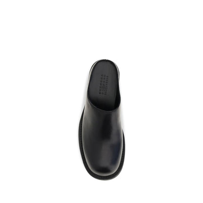 Mules Flat Shoes by MM6 for women in bos taurus calfskin leather black & signature presents a impeccable silhouette as Women's Bos Taurus Calfskin Leather Mules Flat Shoes, artfully designed with a and a impeccable for a refined, upscale finish.