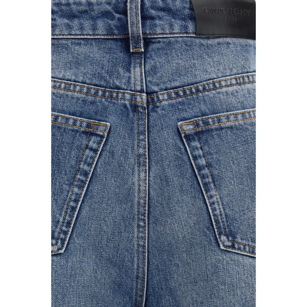 Jeans by Givenchy for women in cotton denim blue & signature features an sophisticated and relaxed-fit & oversized with a precise long, creating a sophisticated and sophisticated silhouette.