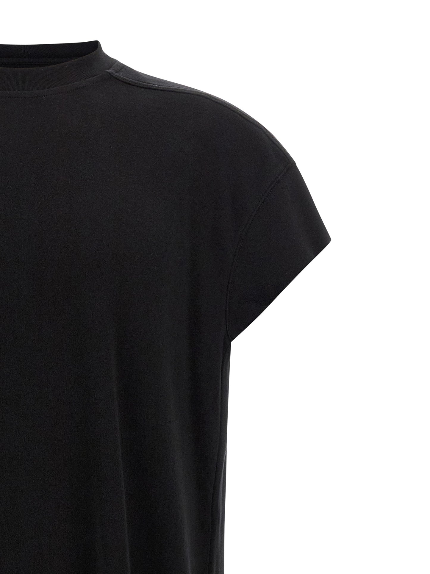 T-Shirt by Rick Owens for men in organic cotton black & signature features an edgy silhouette, meticulously detailed with a sophisticated and for a truly edgy finish.