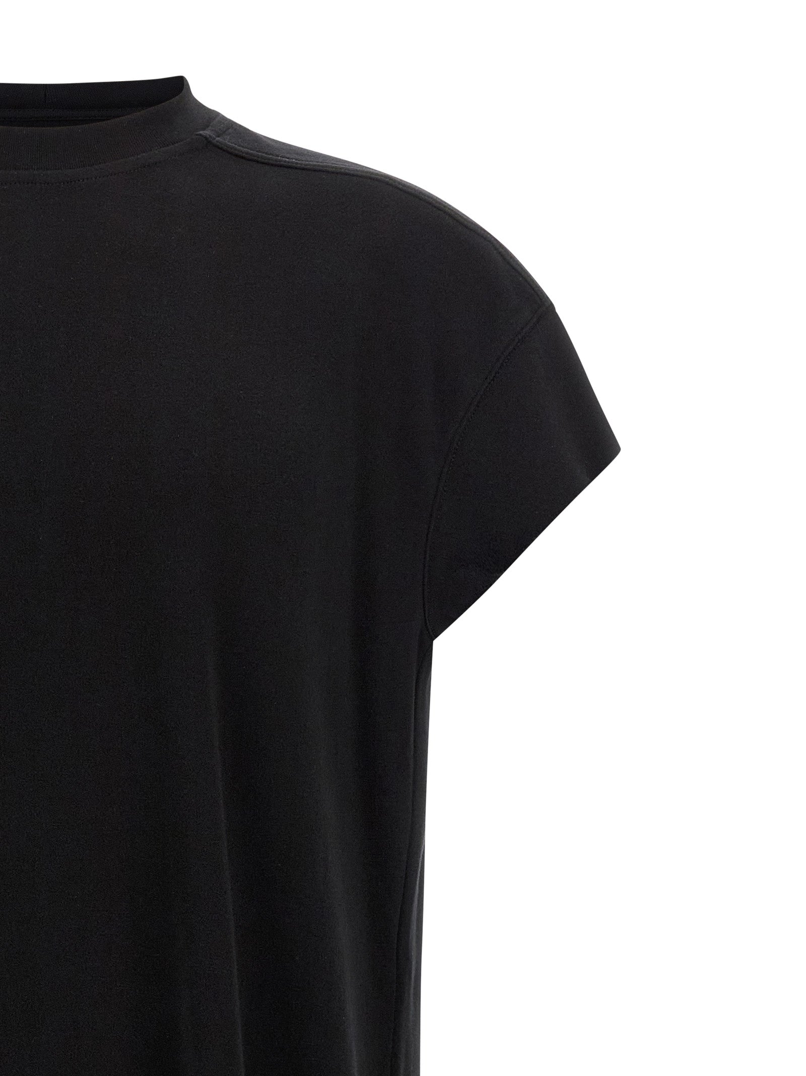 T-Shirt by Rick Owens for men in organic cotton black & signature features an edgy silhouette, meticulously detailed with a sophisticated and for a truly edgy finish.