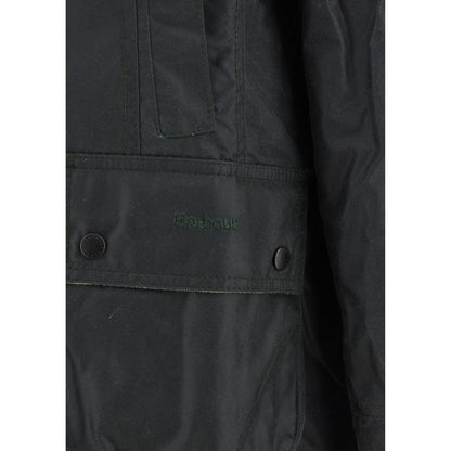 Overcoat by Barbour for women in cotton bicolour & tartan showcases a architectural silhouette, artfully detailed with a distinctive and functional pockets for a architectural finish.