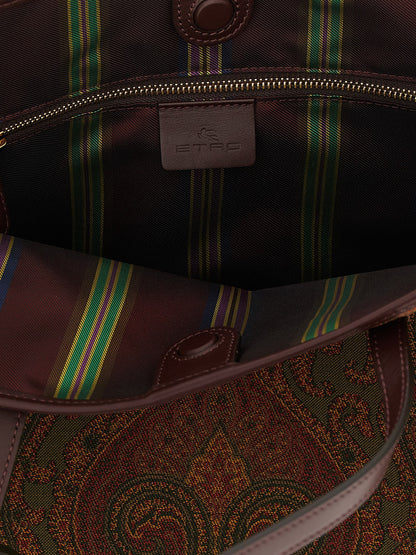 This Large Shopper Tote Bag by Etro for women in polyester leather multicolor, paisley, jacquard & striped features an on trend Pegaso Polyester Leather Large Shopper Tote Bag design with a secure zipper & magnetic, ample , and on trend handle.