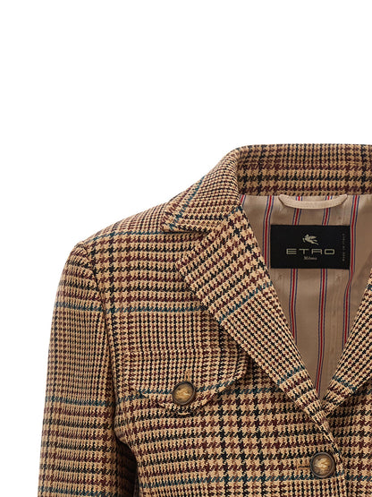 This Blazer by Etro for women in wool brown presents a tailored silhouette, meticulously tailored with a tailored and distinctive for a tailored finish.