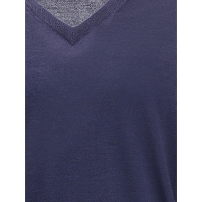This Sweater by Brunello Cucinelli for men in blue presents a understated silhouette, featuring a sophisticated v-neck neckline and for a understated finish.