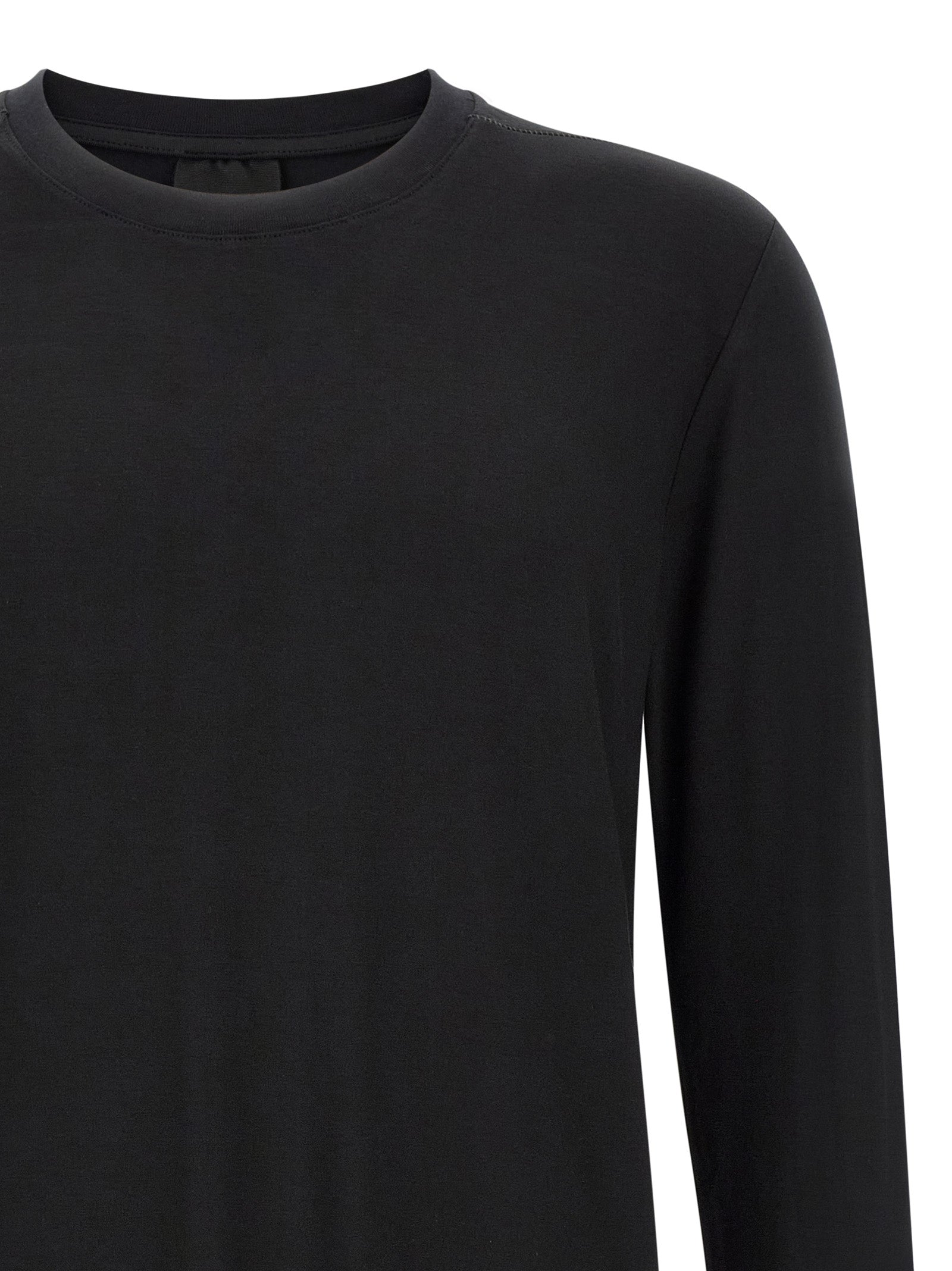 Cardigan by Thom Krom for men in viscose black features an impeccable silhouette, showcasing a sophisticated crew neckline and detail for a truly impeccable finish.
