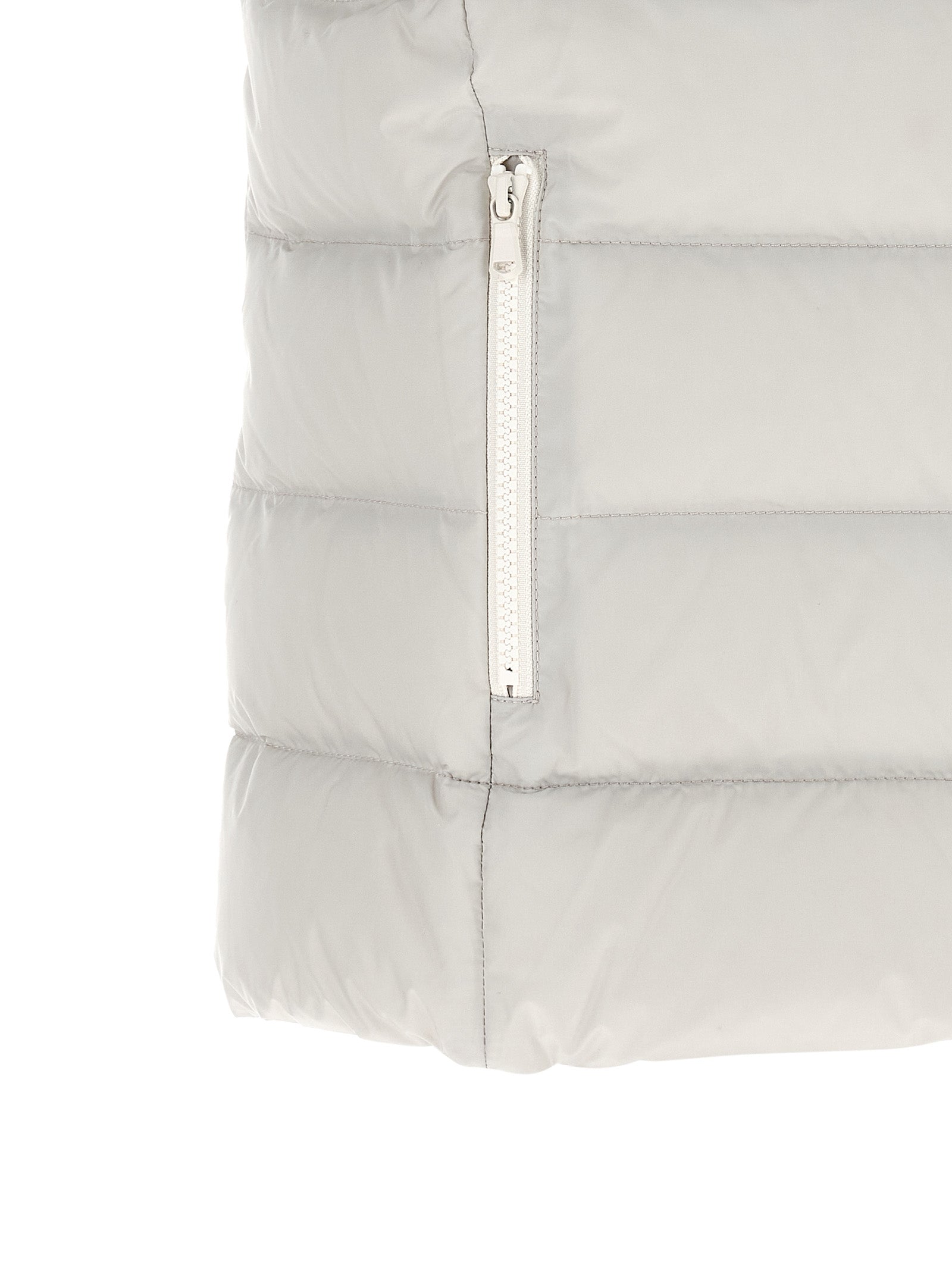Vest by Brunello Cucinelli for women in polyester gray, light-grey & signature features a enviable silhouette, elegantly detailed with a enviable and functional pockets & insulated for a enviable finish.