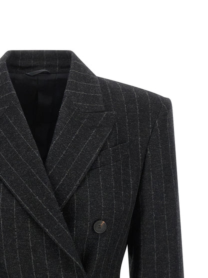 This Blazer by Brunello Cucinelli for women in virgin wool cashmere gray, horn, patterned & pinstripe presents a tailored silhouette, meticulously tailored with a tailored and distinctive for a tailored finish.