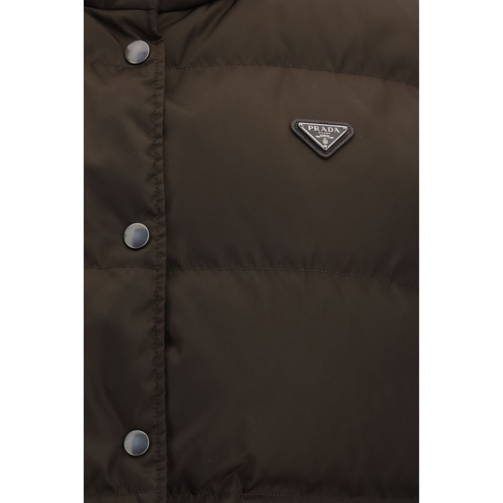 Vest by Prada for women in nylon & goose-down brown & signature showcases a utilitarian silhouette, artfully incorporating pockets & insulated and a utilitarian for a truly utilitarian finish.