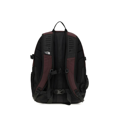 Medium Flap Backpack Shoulder Bag by The North Face for men in nylon & calfskin leather bicolour & green features a effortless sophistication silhouette, secured by a snap & flap with ample and versatile shoulder-strap, handle, backpack-strap, adjustable-strap & belt-strap for a effortless sophistication finish.