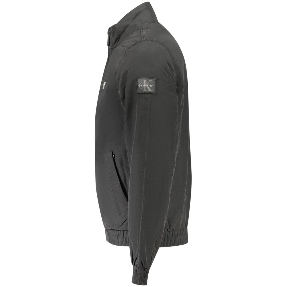 Overcoat by Calvin Klein for men in plastic polyamide black & green showcases a enveloping silhouette, detailed with distinctive pockets and a enveloping .