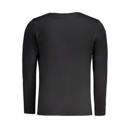 T-Shirt by Pepe Jeans for men in cotton black & print features an edgy silhouette, meticulously detailed with a sophisticated and for a truly edgy finish.