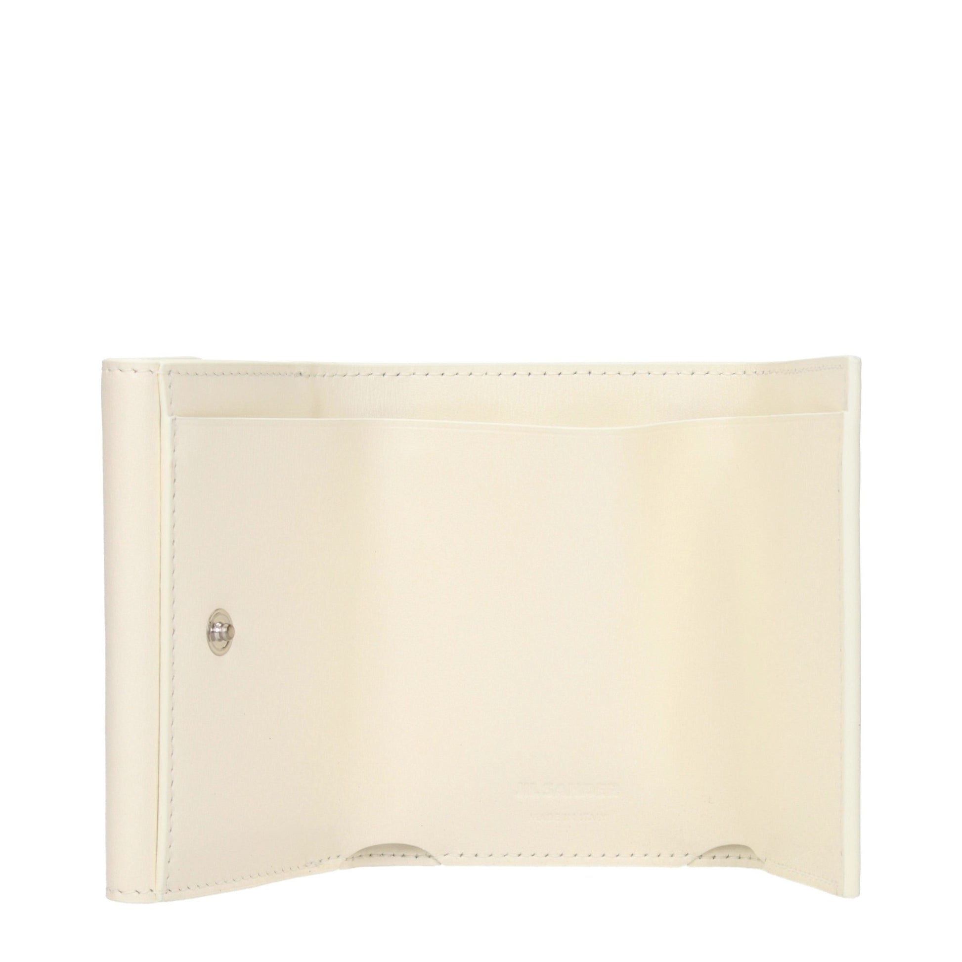 Wallet by Jil Sander for women in leather white showcases a distinguished silhouette, artfully capturing the essence of the distinguished Leather Wallet design with functional .