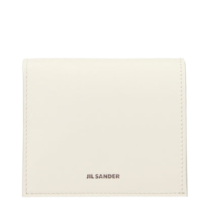 Wallet by Jil Sander for women in leather white showcases a distinguished silhouette, artfully capturing the essence of the distinguished Leather Wallet design with functional .