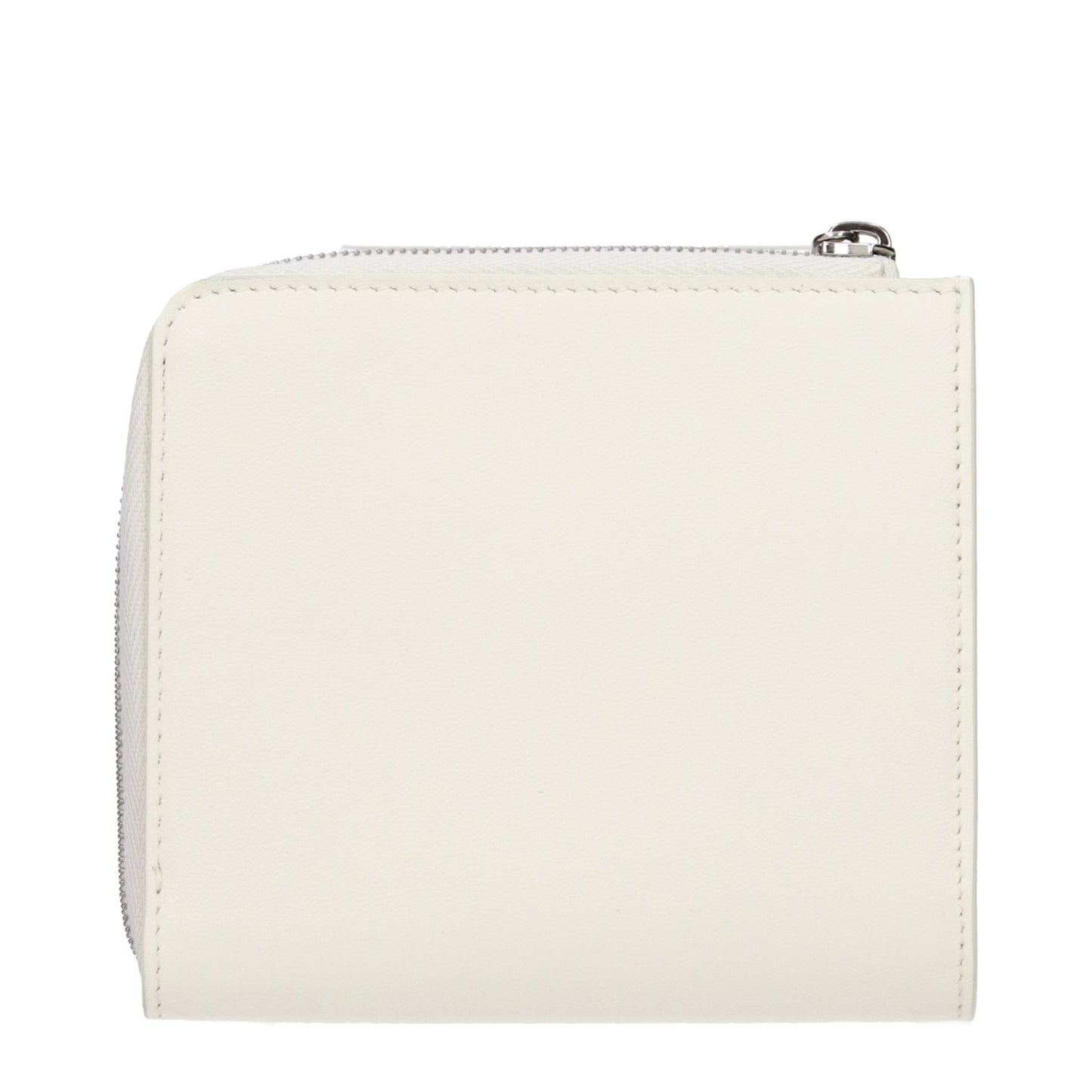 Wallet by Jil Sander for women in leather white showcases a distinguished silhouette, artfully capturing the essence of the distinguished Leather Wallet design with functional .