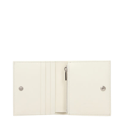 Wallet by Jil Sander for women in leather white features a sleek silhouette, showcasing the sleek Leather Wallet design with sophisticated for a premium look.