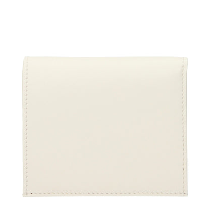 Wallet by Jil Sander for women in leather white showcases a enchanting silhouette, artfully detailed with the signature style of the Leather Wallet and functional .