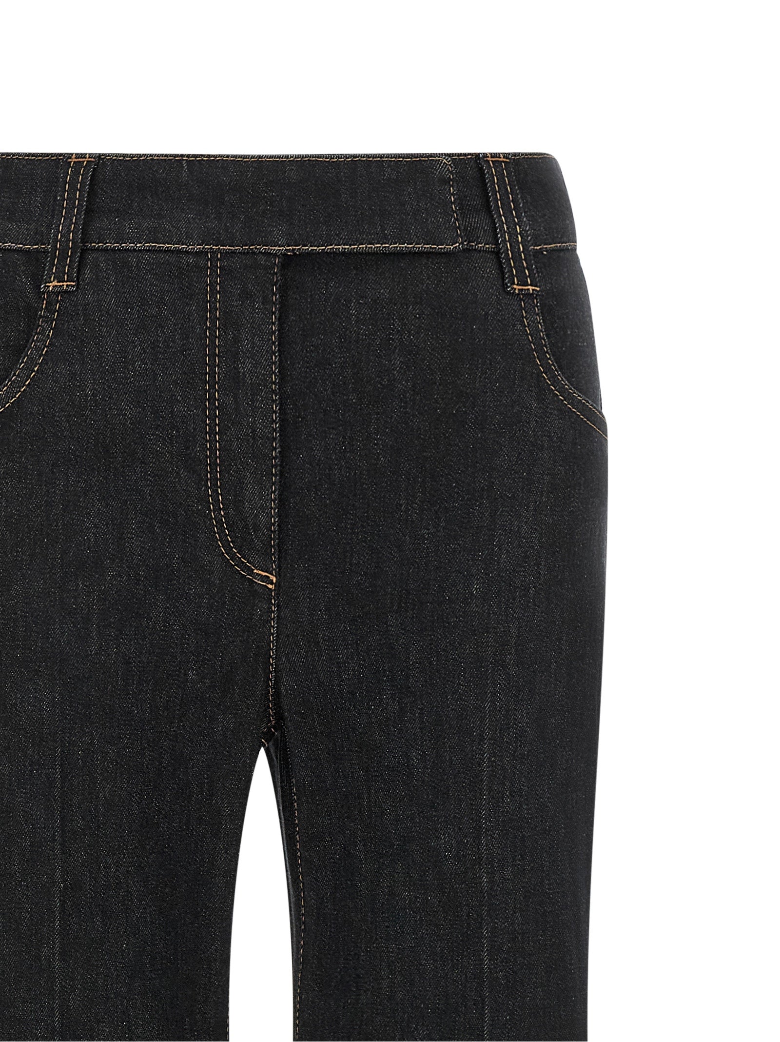 Jeans by Brunello Cucinelli for women in stretch denim cotton blue & signature features an sophisticated high rise and flared with a precise long, creating a sophisticated and sophisticated silhouette.