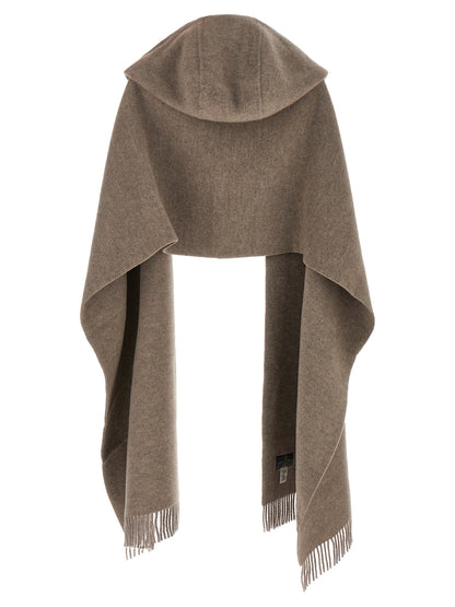 Hooded Scarf by Brunello Cucinelli for women in cashmere brown, hazelnut & signature presents a cosy silhouette, artfully capturing the sophisticated design and premium aesthetic of the Cashmere Hooded Scarf.