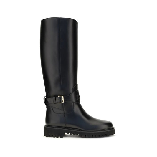 Flat Strap Boots by Valentino Garavani for women in bos taurus calfskin leather black & signature features an enchanting design from the V Logo Women's Bos Taurus Calfskin Leather Flat Strap Boots collection, highlighting a enchanting flat and for a refined look.