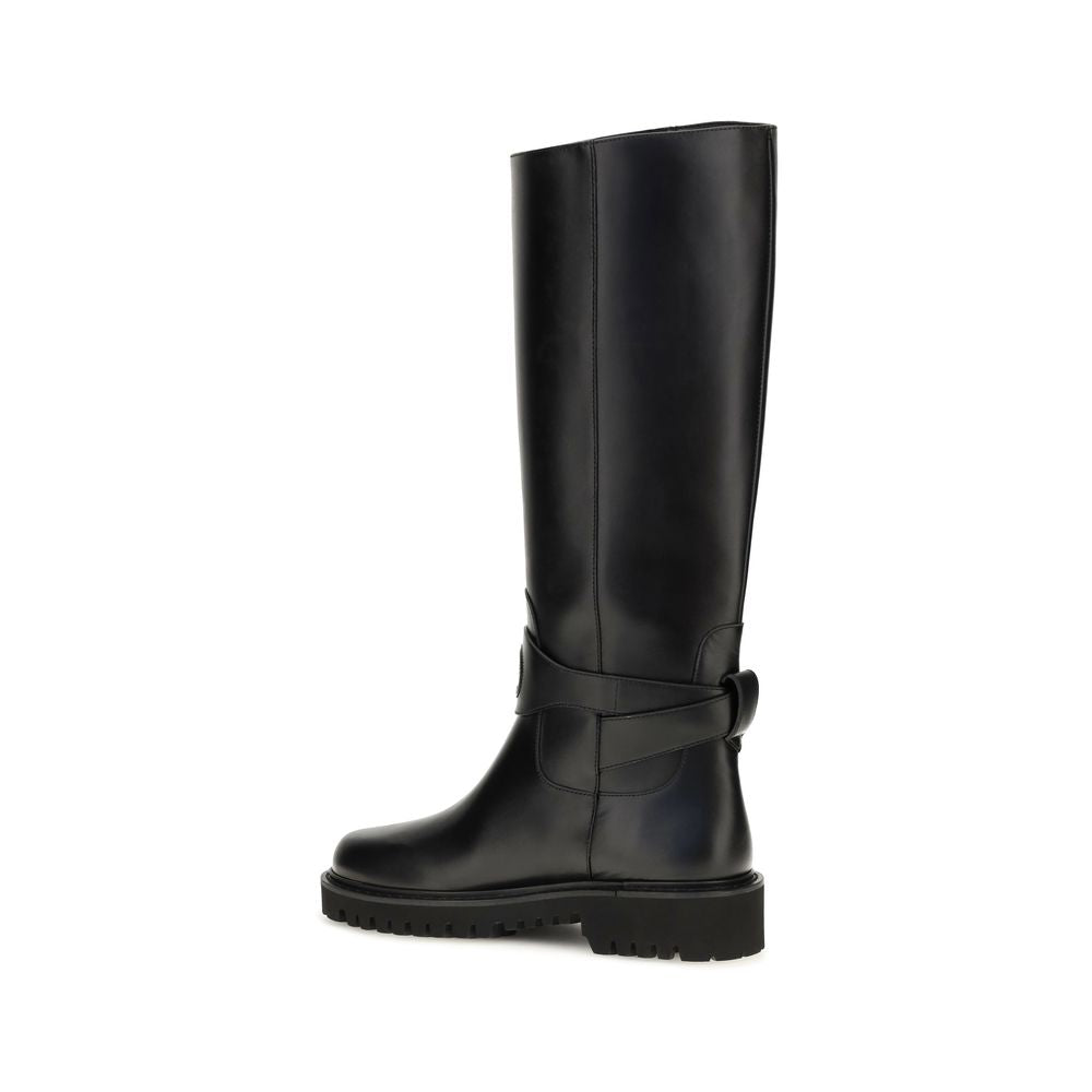 Flat Strap Boots by Valentino Garavani for women in bos taurus calfskin leather black & signature features an dynamic silhouette, showcasing the dynamic V Logo Women's Bos Taurus Calfskin Leather Flat Strap Boots design with its distinctive flat and elegant .