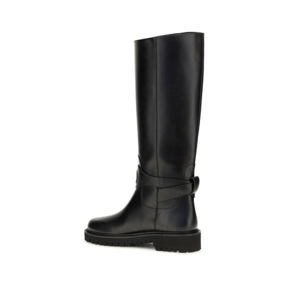 Flat Strap Boots by Valentino Garavani for women in bos taurus calfskin leather black & signature features an dynamic silhouette, showcasing the dynamic V Logo Women's Bos Taurus Calfskin Leather Flat Strap Boots design with its distinctive flat and elegant .