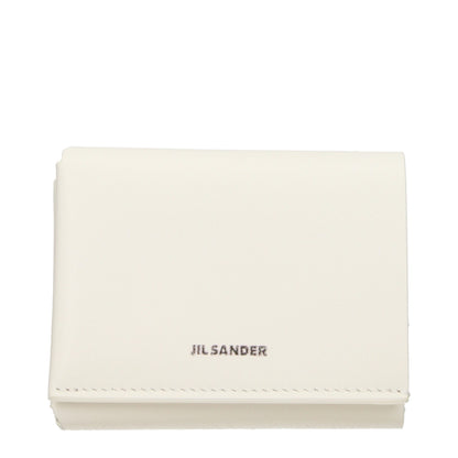 Wallet by Jil Sander for women in leather beige presents a streamlined silhouette, showcasing the sophisticated design of the Leather Wallet collection with functional .