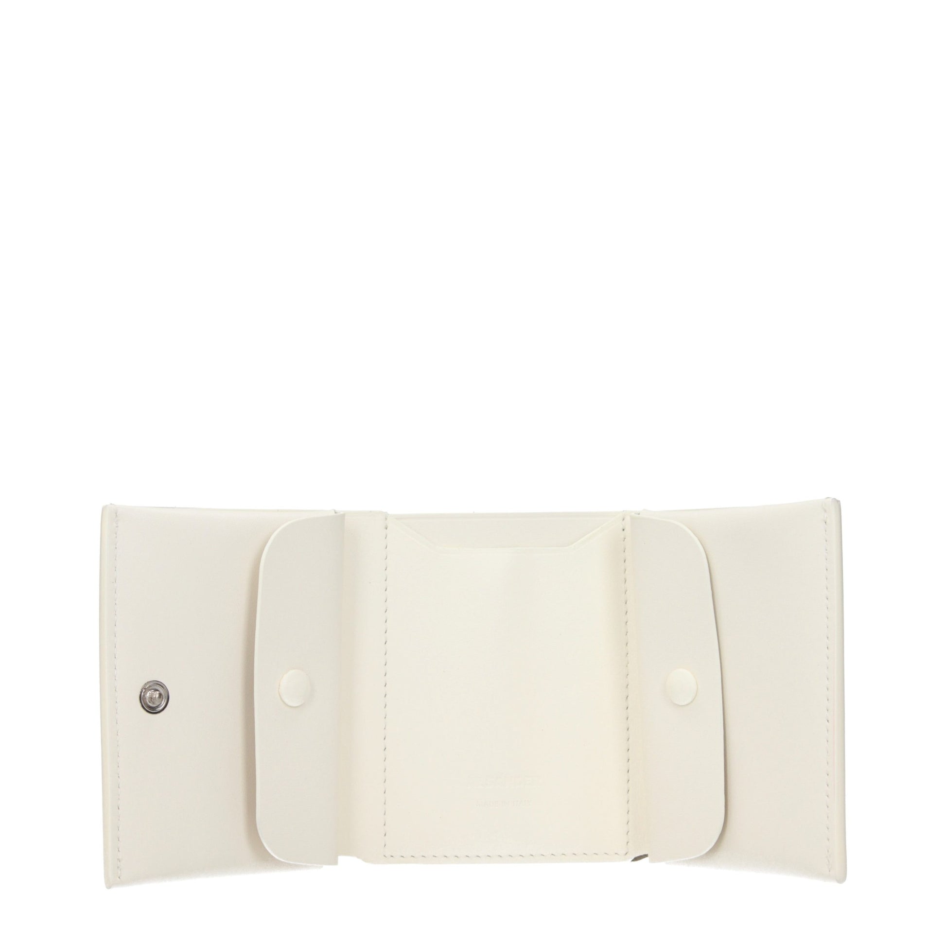 Wallet by Jil Sander for women in leather beige features a sleek silhouette, showcasing the sleek Leather Wallet design with sophisticated for a premium look.