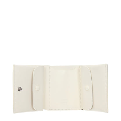 Wallet by Jil Sander for women in leather beige features a sleek silhouette, showcasing the sleek Leather Wallet design with sophisticated for a premium look.