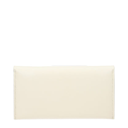 Wallet by Jil Sander for women in leather beige showcases a enchanting silhouette, artfully detailed with the signature style of the Leather Wallet and functional .