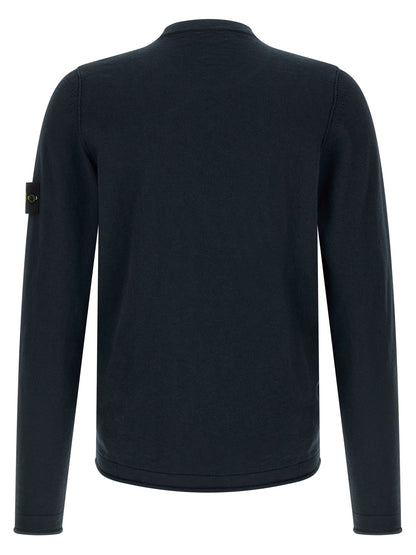 Cardigan by Stone Island for men in nylon & cotton blue showcases a luxurious silhouette, meticulously detailed with a sophisticated crew neckline and for a refined finish.