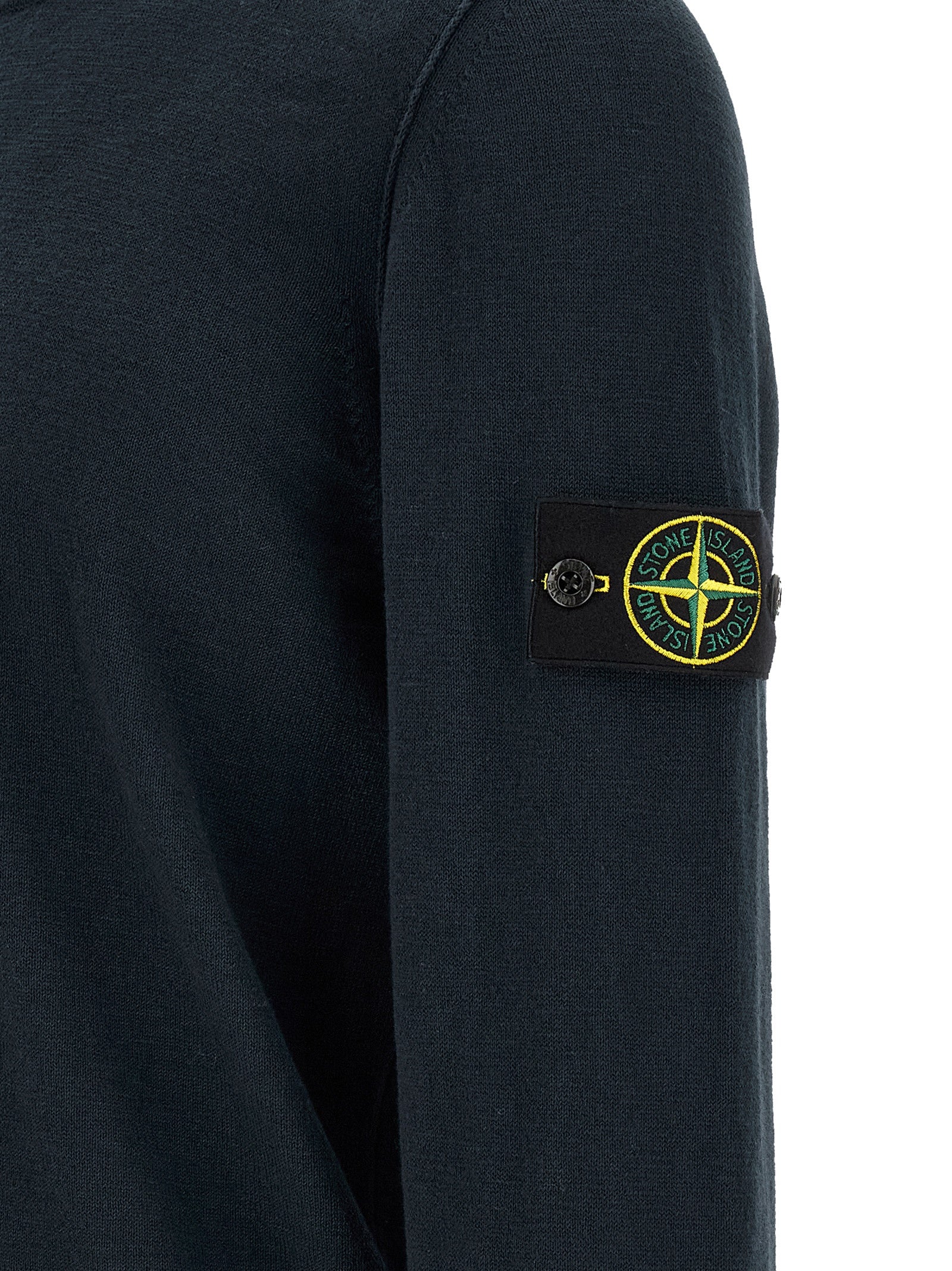 Cardigan by Stone Island for men in nylon & cotton blue showcases a captivating silhouette, artfully detailed with a captivating and for a truly sophisticated captivating look.