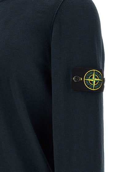 Cardigan by Stone Island for men in nylon & cotton blue showcases a captivating silhouette, artfully detailed with a captivating and for a truly sophisticated captivating look.