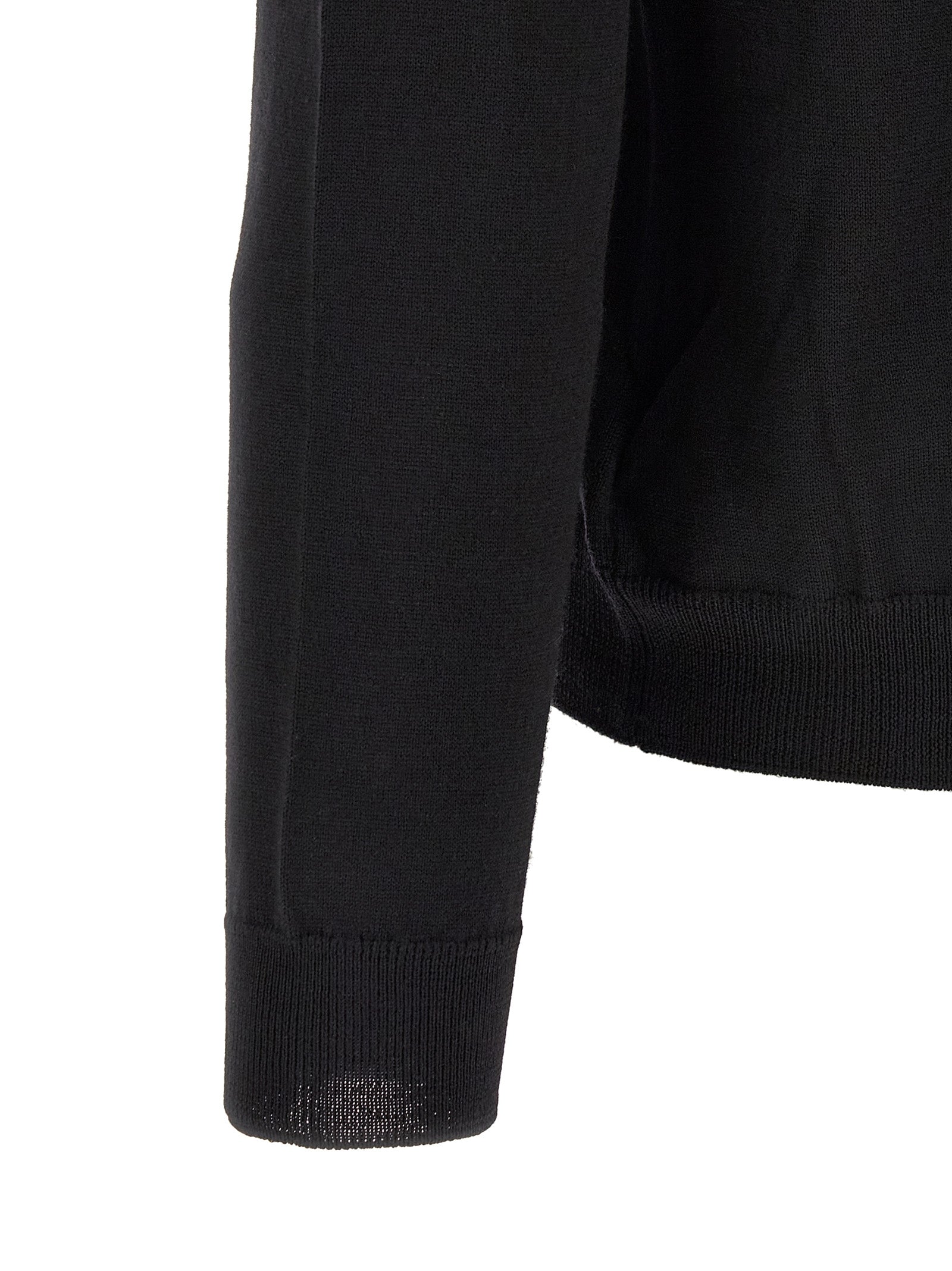 Cardigan by ZANONE for men in virgin wool black showcases a captivating silhouette, artfully detailed with a captivating and for a truly sophisticated captivating look.