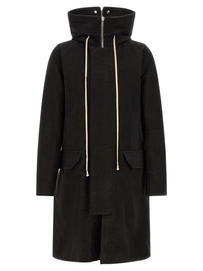 This Hooded Parka by Rick Owens for men in cotton black presents a enveloping silhouette, meticulously detailed with pockets & hooded and a enveloping hooded neckline.