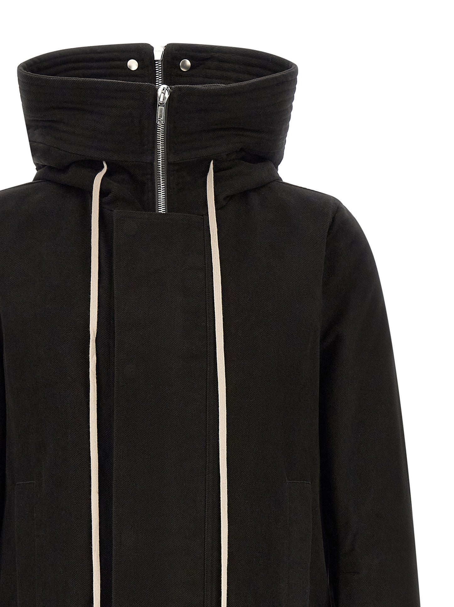 This Hooded Parka by Rick Owens for men in cotton black presents a utilitarian silhouette, meticulously detailed with pockets & hooded and a utilitarian hooded neckline for a sophisticated, weather-ready look.