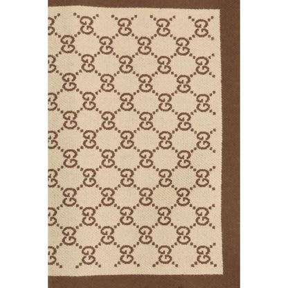 Scarf by Gucci for women in merino wool beige features a snug silhouette, perfectly showcasing the elegant drape and premium finish of the Gg Merino Wool Fringes Scarf.