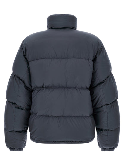 This Puffer Jacket by Canada Goose for men in polyamide gray exhibits a edgy silhouette, meticulously detailed with functional thermal & insulated and a edgy high-neck neckline for a edgy finish.