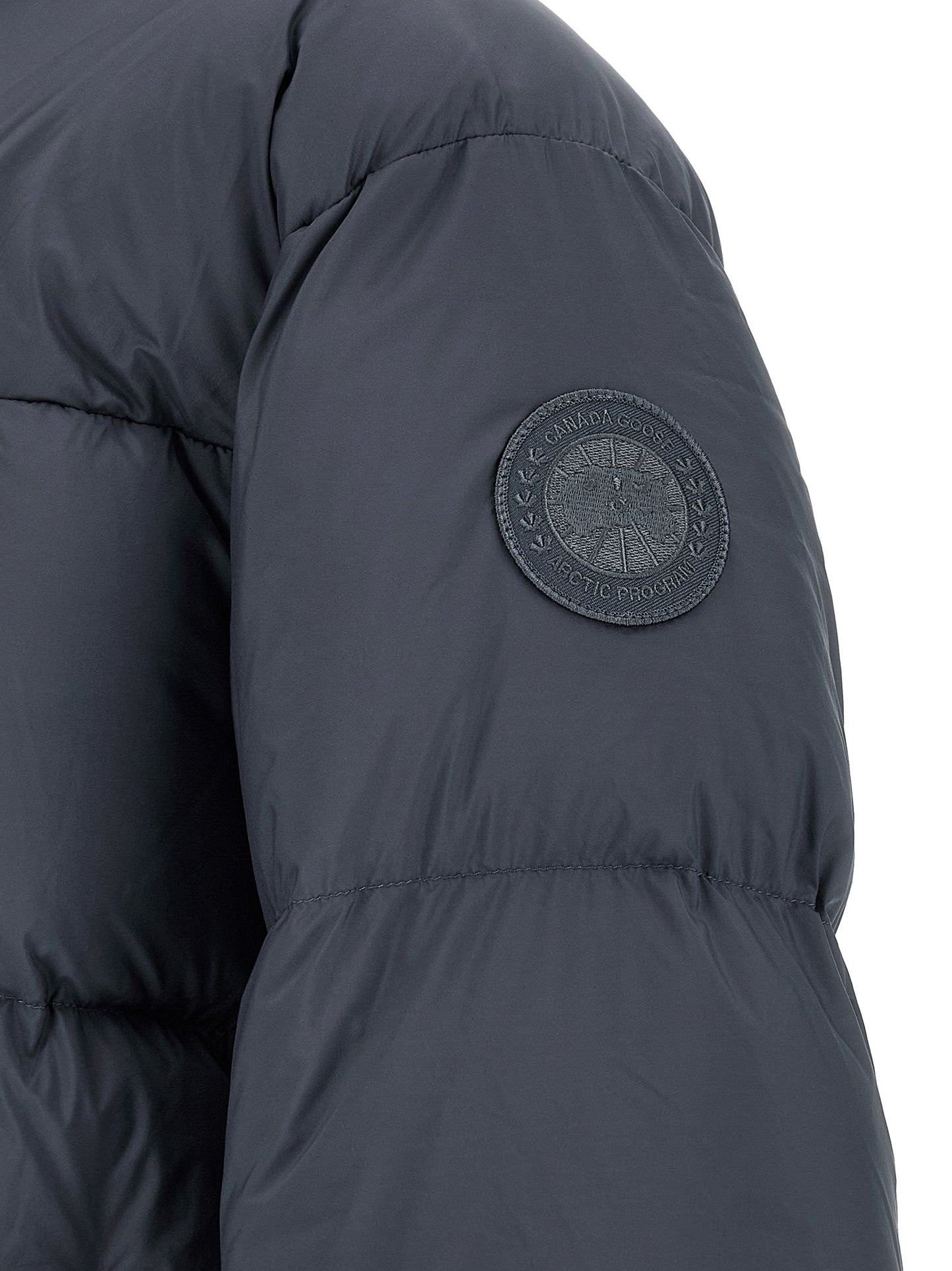 Puffer Jacket by Canada Goose for men in polyamide gray presents a effortlessly chic silhouette, showcasing a sophisticated and premium thermal & insulated for a truly effortlessly chic finish.