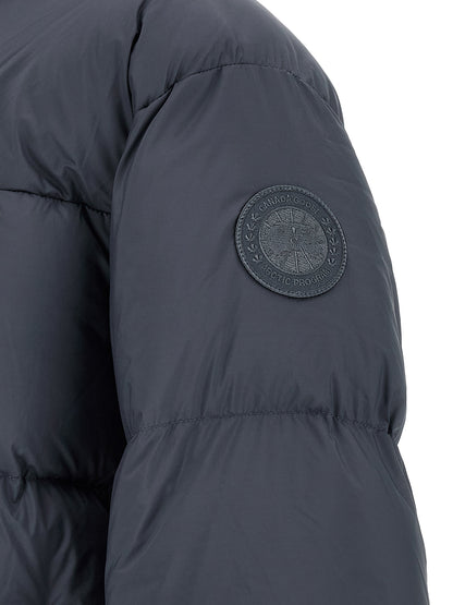 Puffer Jacket by Canada Goose for men in polyamide gray presents a effortlessly chic silhouette, showcasing a sophisticated and premium thermal & insulated for a truly effortlessly chic finish.