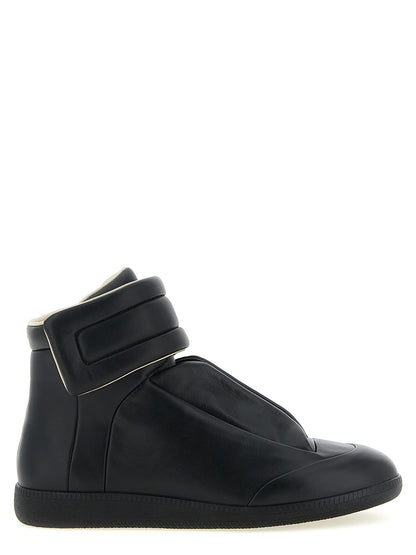 Sneakers by Maison Margiela for men in calfskin leather black & signature features an timeless silhouette from the Men's Chunky Calfskin Leather Sneakers collection, showcasing a signature chunky style with an timeless finish.
