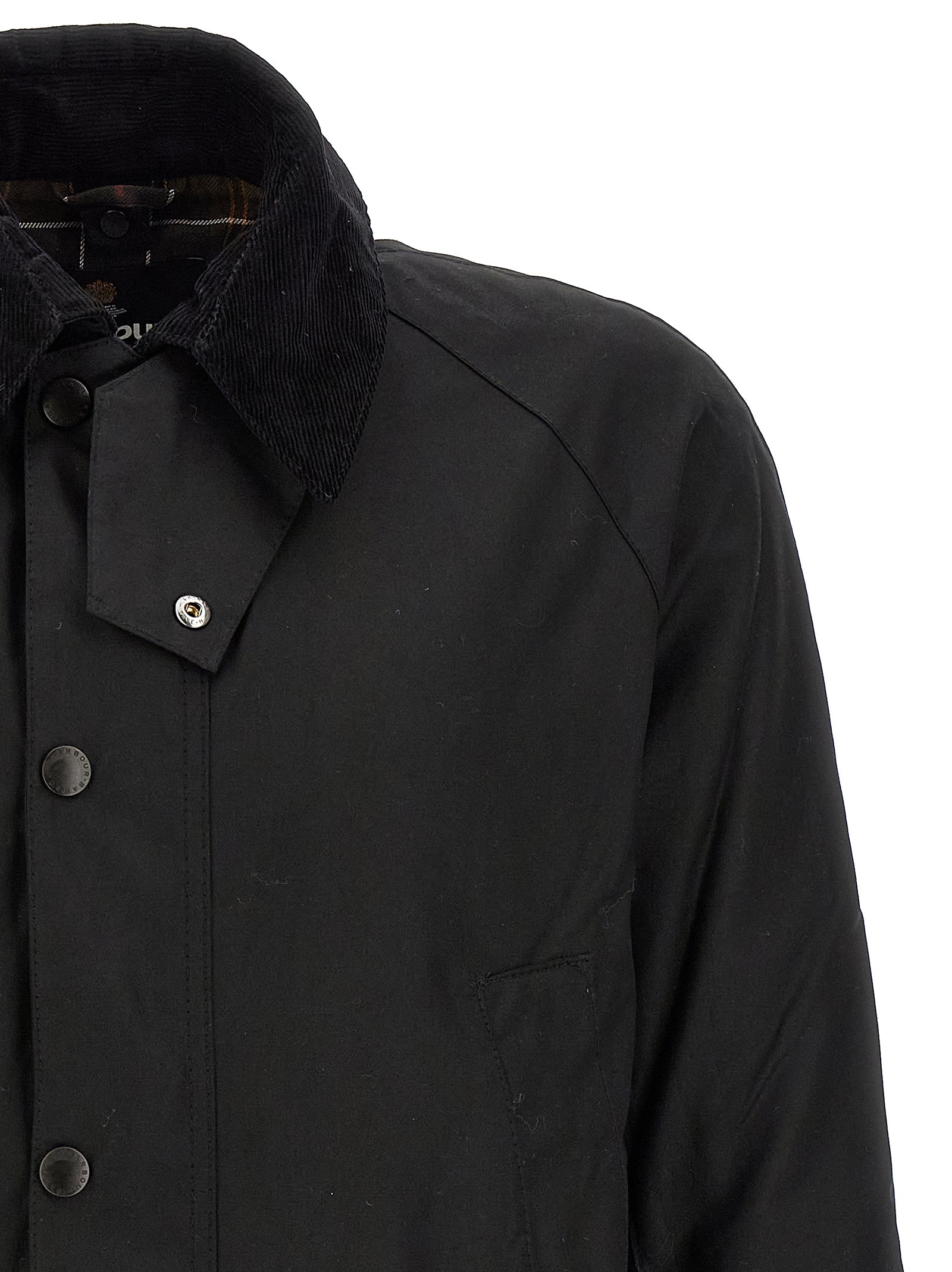 Jacket by Barbour for men in cotton corduroy black showcases a enveloping silhouette, artfully detailed with a enveloping and premium pockets for a truly enveloping finish.