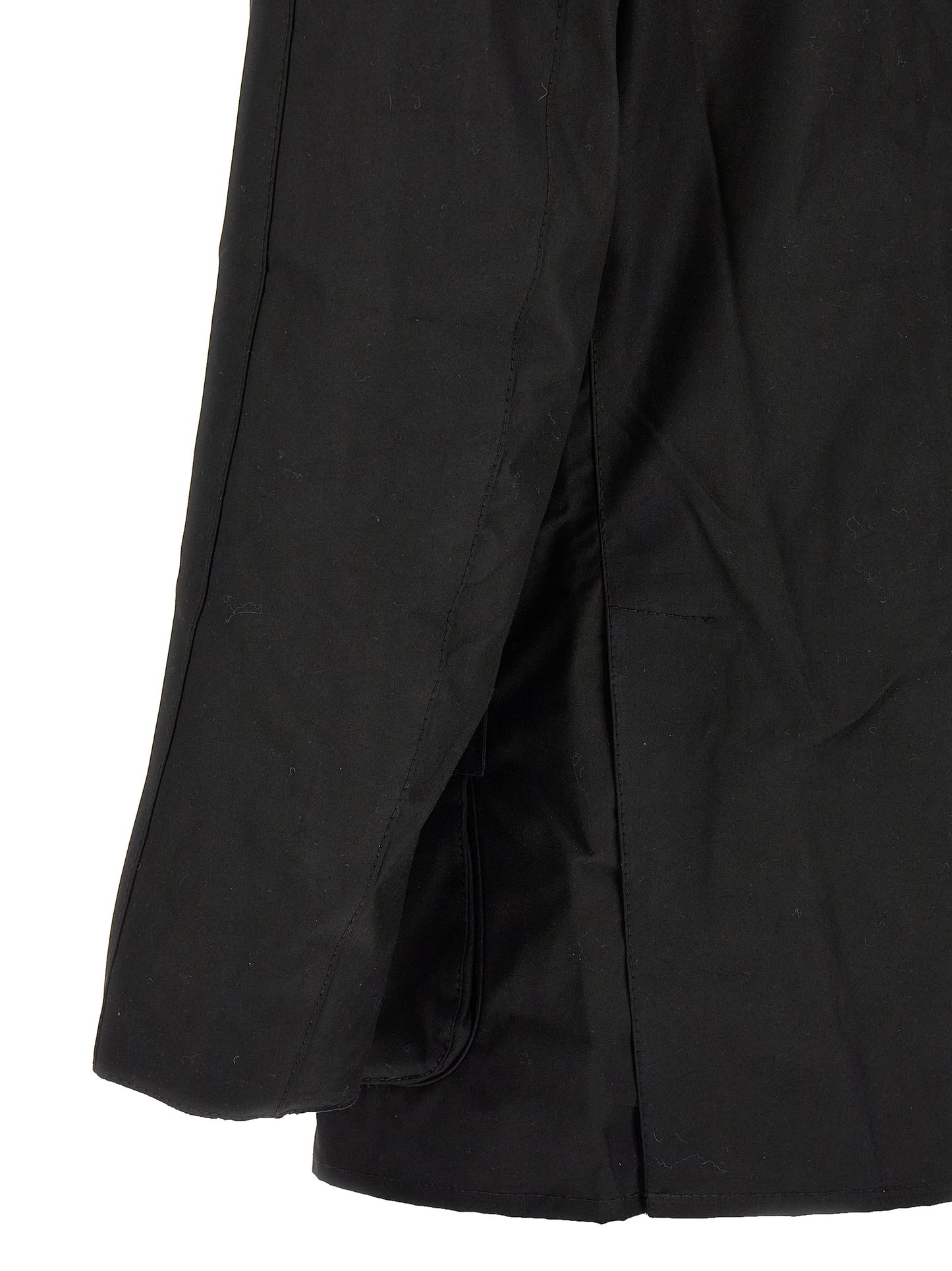 Jacket by Barbour for men in cotton corduroy black presents a impeccable silhouette, showcasing distinct pockets and a impeccable for a sophisticated finish.