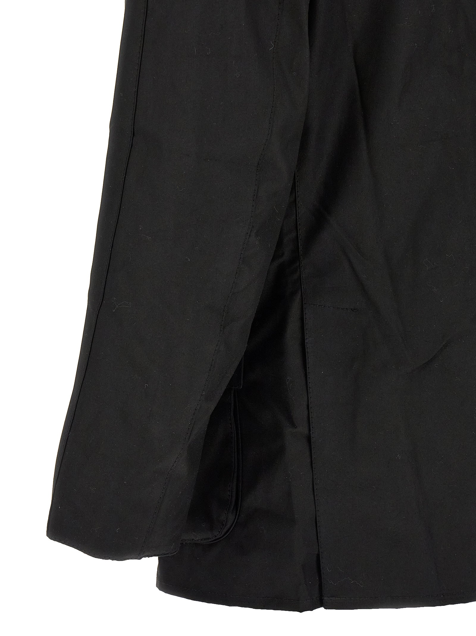 Jacket by Barbour for men in cotton corduroy black presents a impeccable silhouette, showcasing distinct pockets and a impeccable for a sophisticated finish.