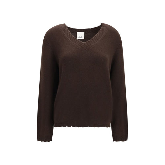 Sweater by Allude for women in cashmere & capra leather brown showcases a discreet silhouette, finished with a discreet v-neck neckline and long-sleeve for a discreet look.