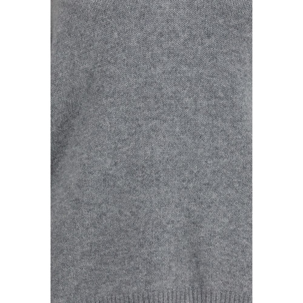 This Sweater by Allude for women in cashmere & capra leather gray presents a understated silhouette, featuring a sophisticated v-neck neckline and for a understated finish.