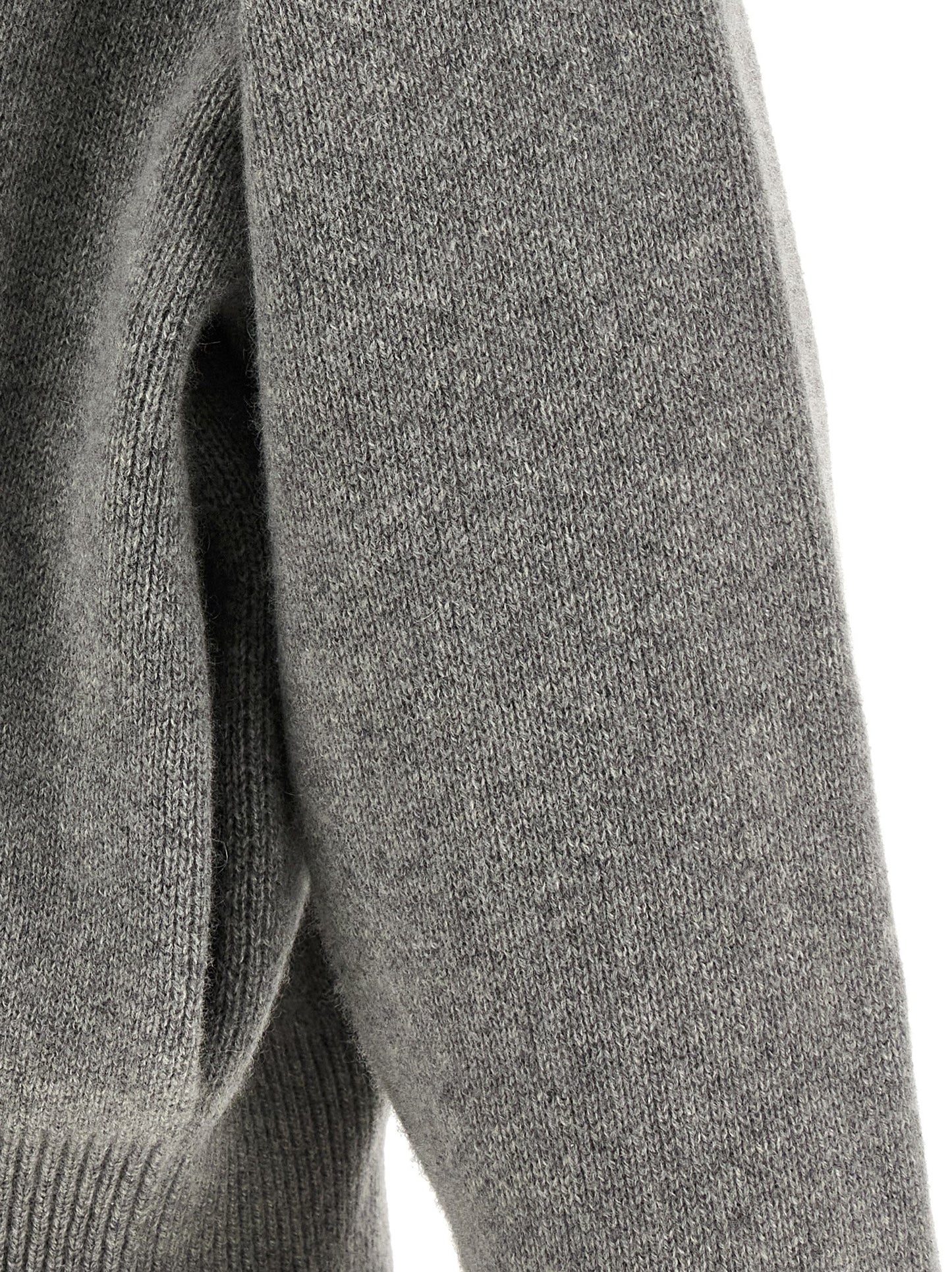 Cardigan by Extreme Cashmere for men in cashmere gray & signature features an impeccable silhouette, showcasing a sophisticated and detail for a truly impeccable finish.