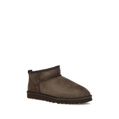 Ankle Boots by UGG for men in eva polyester suede leather brown features an avant-garde Men's EVA Polyester Suede Leather Ankle Boots silhouette, defined by a sophisticated and a avant-garde .