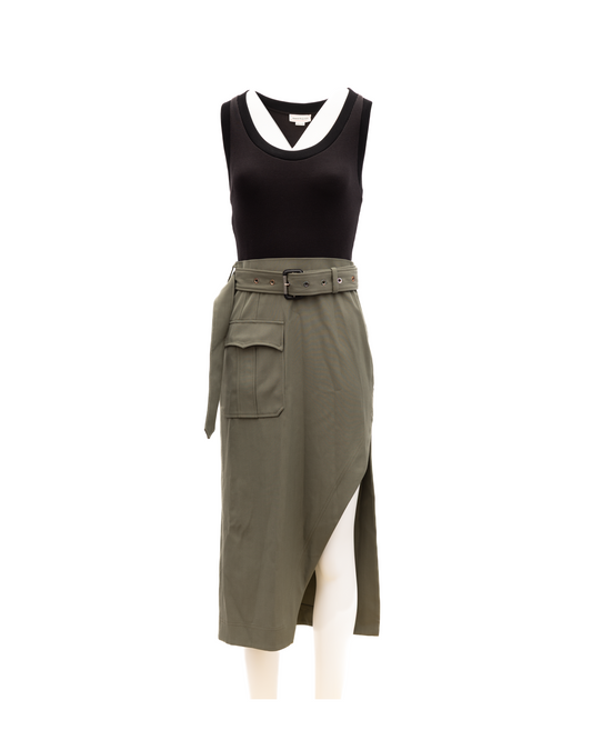 Dress by Alexander McQueen for women in silk & acetate black & green features an magnificent silhouette, artfully detailed with a magnificent and that flows into an magnificent midi.