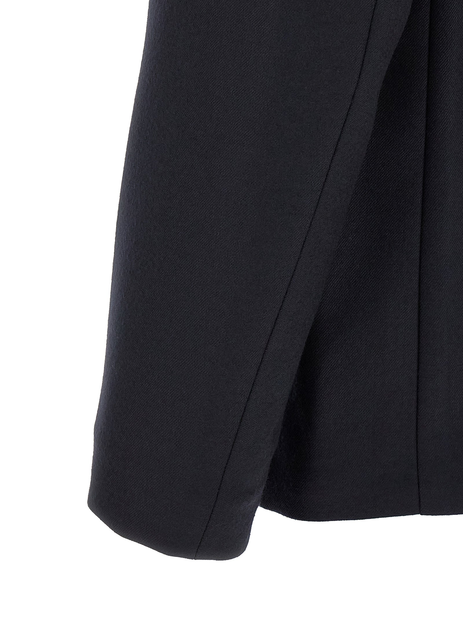 This Blazer by Maison Margiela for men in flannel & virgin wool navy & signature presents a tailored silhouette, meticulously tailored with a tailored and distinctive for a tailored finish.